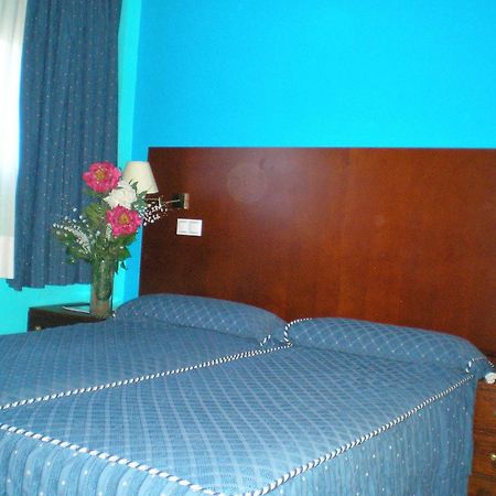 Auto Check In Hotel Las Nieves Jaca Exterior photo